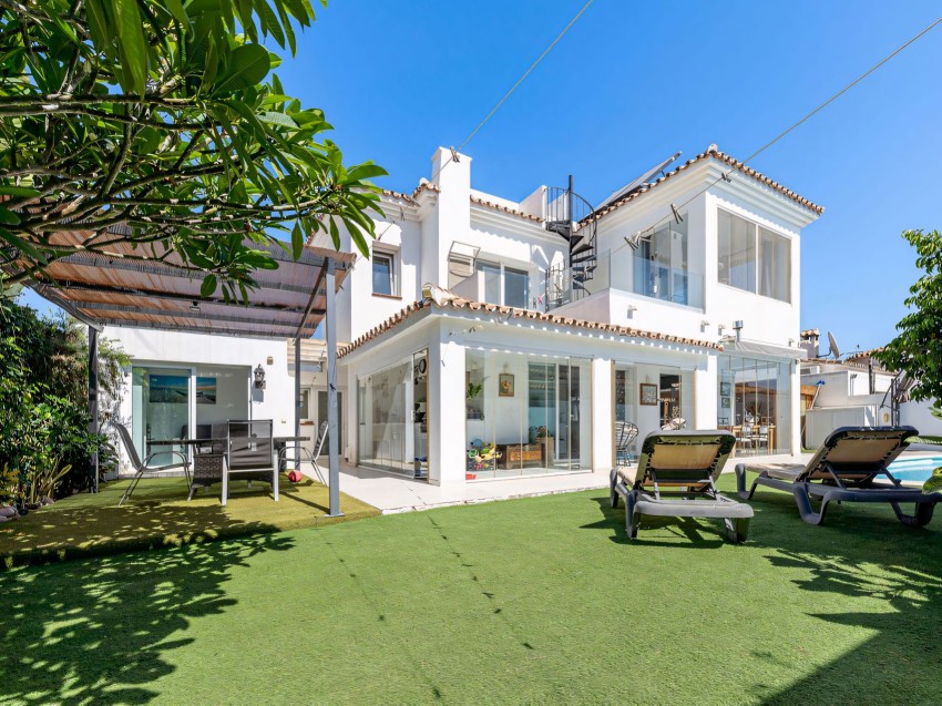 Family villa with private pool and terraces, located near the beach in Costalita on Estepona’s New Golden Mile.