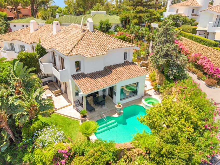 3-bedroom, 3-bathroom semi-detached villa in Ancon Sierra on the Golden Mile
