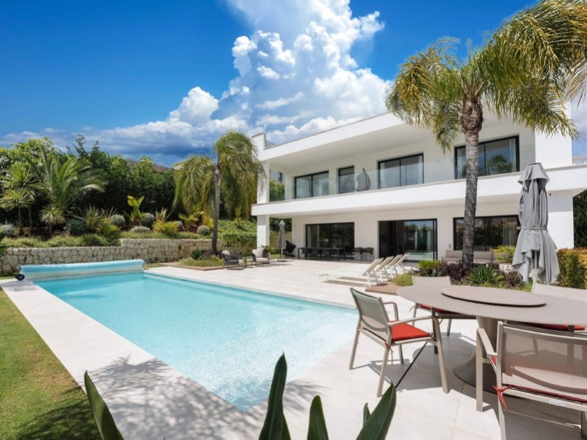 Contemporary villa with pool and terraces in Nueva Andalucía close to Puerto Banús on the Costa del Sol.