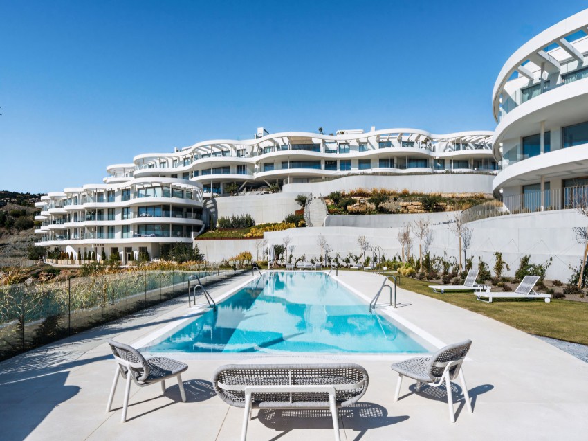 Spacious 3 bedroom garden apartment with sea views in The View Marbella Benahavís