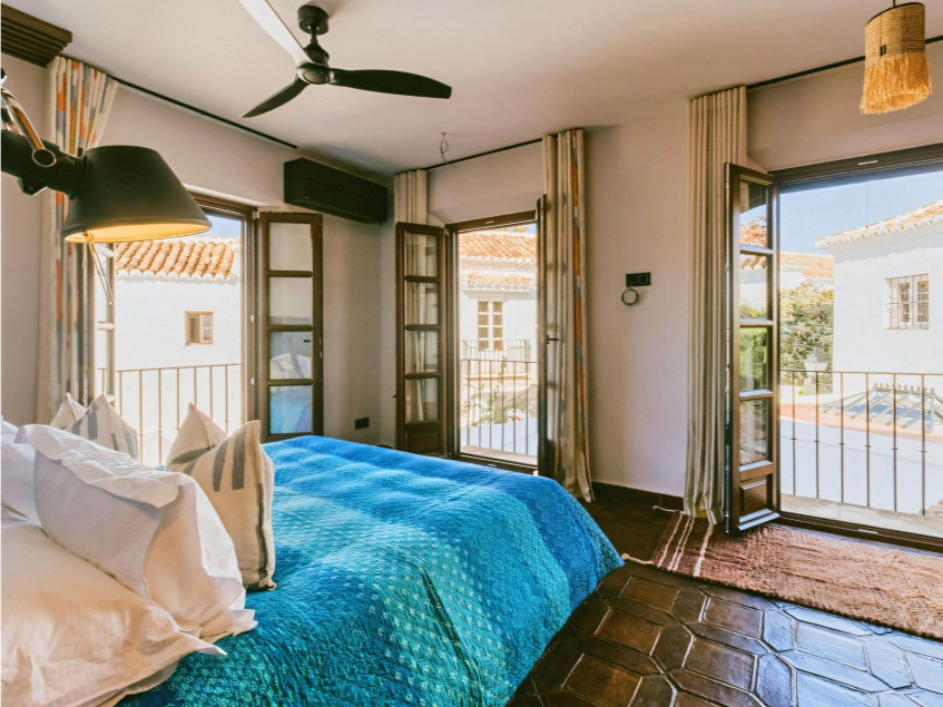 Renoviertes Schlafzimmer Renoviertes Schlafzimmer, das seinen ursprünglichen Charakter bewahrt hat.