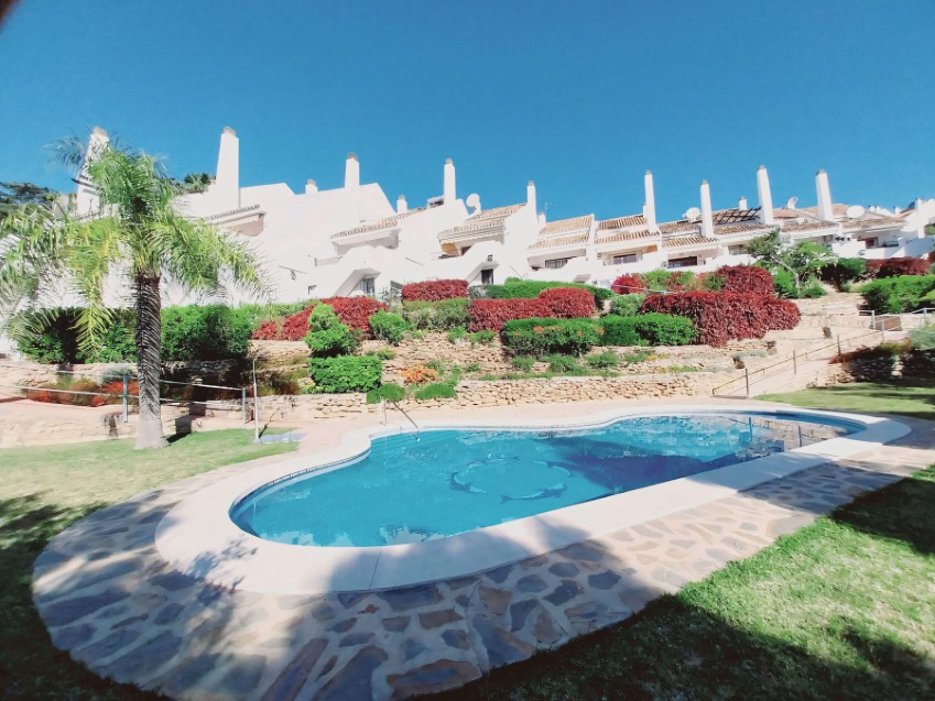 Townhouse for sale in Sitio de Calahonda Exterior view of 4-bedroom townhouse with terrace and open views