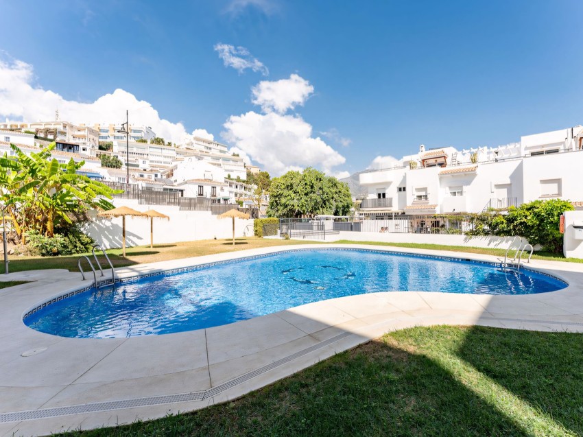 Townhouse in Torreblanca Fuengirola Front view of the 4 bedroom townhouse for sale in Torreblanca Fuengirola with terrace and pool access.