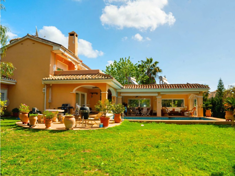 Elviria villa requiring modernisation Four bedroom villa in Elviria Marbella built in 1993 requiring modernisation