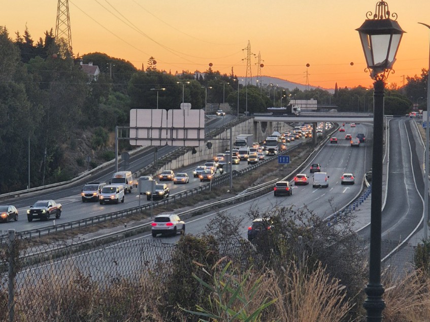 A-7 traffic towards Puerto Banús Morning traffic on the A-7 towards Puerto Banús