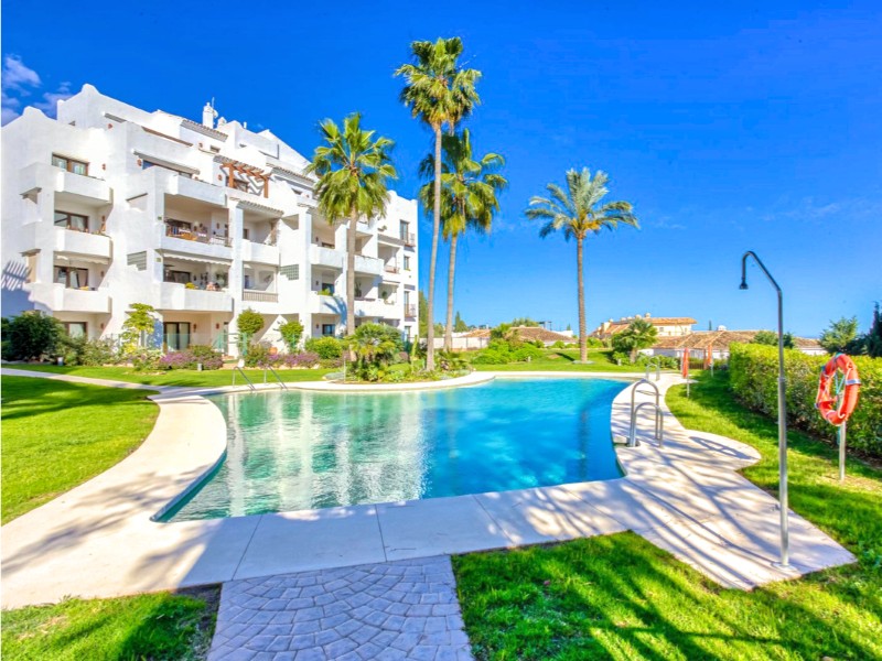Single Homes, Mijas Golf. Piscine et jardins communs à Single Homes, Mijas Golf.