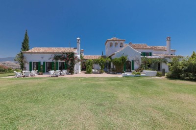 10 en suite bedroom Cortijo style estate for sale in Entrerrios, close to La Cala Golf.