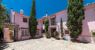 5 bedroom villa with open views in Puerto del Almendro Benahavís