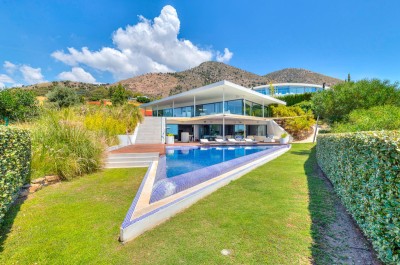 Stunningly different 5 bedroom, 5 bathroom luxury designer villa at Reserva del Higueron, Fuengirola