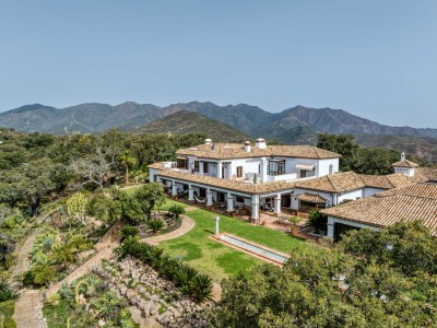 Magnificent country home in an amazing setting at La Mairena.