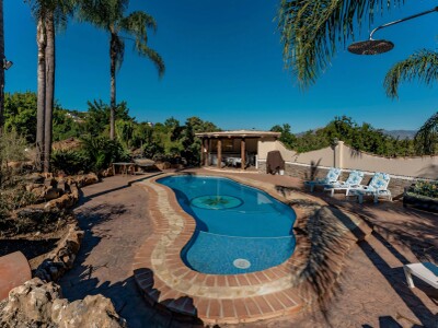 Country home with swimming pool and stables for sale near Coín Malaga