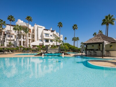 Fully renovated and furnished ground floor beachfront apartment at Bahía del Velerín Estepona
