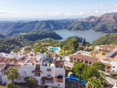 3 bedroom lake view penthouse for sale at Almazara Views, Istán, above Marbella’s Golden Mile