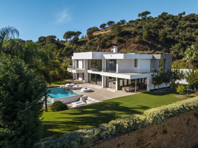 Luxury 5 bedroom villa for sale in El Madroñal, Benahavís near Marbella on the Costa del Sol