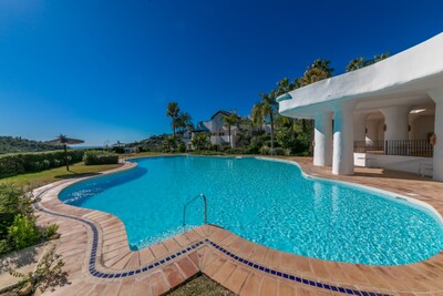Spacious 2 bedroom apartment for sale in Las Lomas de La Quinta, Benahavís, on the Costa del Sol