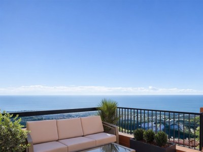 Renovated 3 bedroom apartment with sea views for sale at Alcores de Calahonda, Mijas Costa on the Costa del Sol
