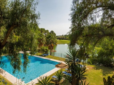 Renovated 2 bedroom apartment for sale in Los Balcones de la Quinta, Benahavis on the Costa del Sol