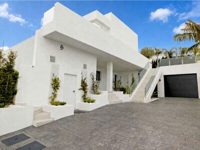 5 bedroom villa for sale close to the beach in El Chaparral, Mijas Costa, Costa del Sol