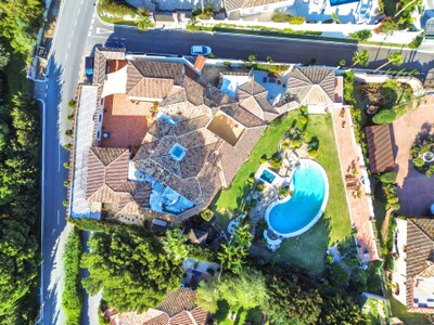 Modernised 4 bedroom villa for sale in El Paraiso Alto, Benahavis, New Golden Mile near Marbella on the Costa del Sol