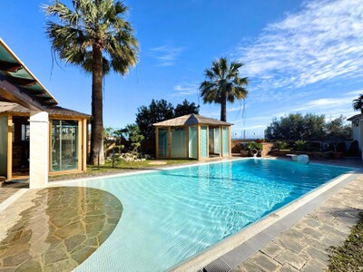5 bedroom villa close to the beach in Torreblanca Fuengirola on the Costa del Sol