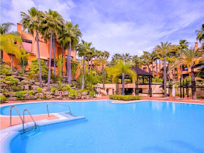 Renovated 3 bedroom apartment for sale in La Alzambra Nueva Andalucia, walking distance to Puerto Banus, Marbella on the Costa del Sol