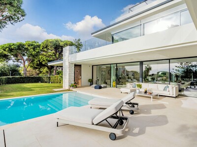 Luxury 6 Bedroom Beachside Villa for Sale in Marbesa, East Marbella on the Costa del Sol