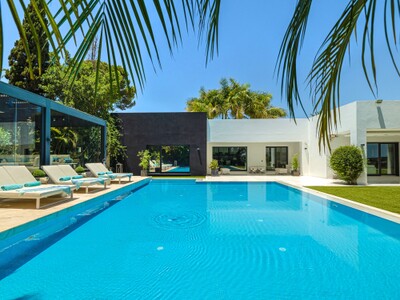 Contemporary style luxury villa for sale in Marbella's Golf Valley in Nueva Andalucía