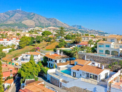 Renovated four-bedroom villa for sale in Torreblanca, Fuengirola, on the Costa del Sol
