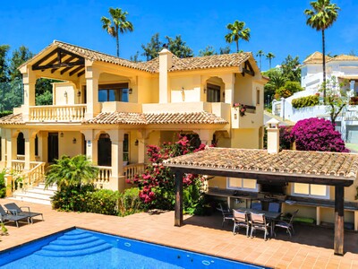 Traditional Mediterranean-style villa for sale in La Quinta, Benahavis