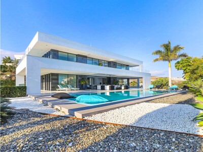 6 bedroom villa for sale, front line to Los Flamingos Golf in Benahavís on Estepona's New Golden Mile