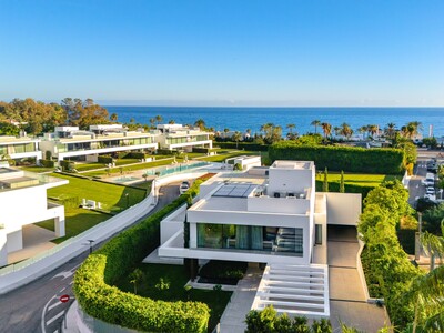 Golden Mile Marbella Villa for Sale Close to the Beach Puerto Banus and Puente Romano