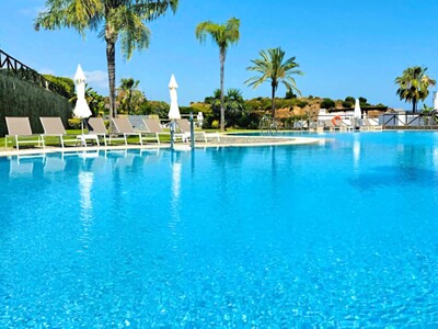 Renovated and furnished 3-bedroom apartment for sale at Santa Clara Golf, East Marbella