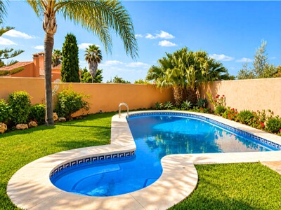 Marbella Centre Villa for Sale with 7 Bedrooms Close to La Cañada and All Amenities