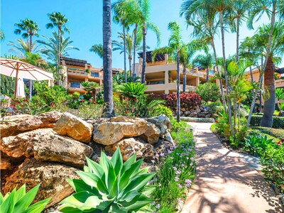 Elegant two-bedroom luxury apartment for sale in Mansion Club, Sierra Blanca, on the Golden Mile, Marbella