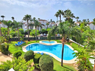 2-bedroom apartment for sale in Triángulo de Costalita, walking distance to the beach on the New Golden Mile, Estepona