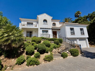 4-bedroom renovated villa for sale in El Rosario, Marbella