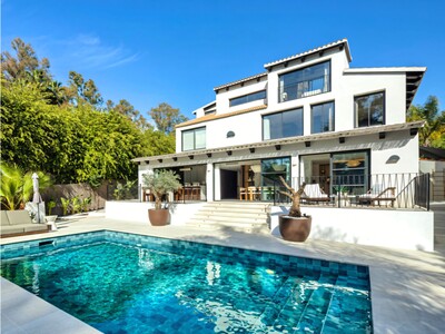 Elegant, renovated 5-bedroom villa in the heart of the Marbella Golf Valley, Nueva Andalucia.