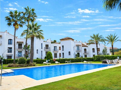 2-bedroom penthouse with solarium terrace for sale at La Torre in Los Arqueros, Benahavís