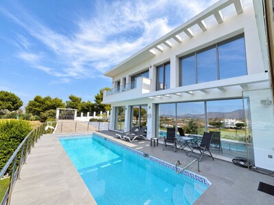 Contemporary 3-bedroom villa for sale on the front line of La Cala Golf, Mijas