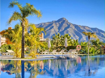Spacious family four-bedroom apartment for sale in Alminar de Marbella, Nueva Andalucía