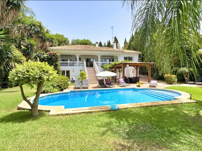 6-bedroom villa with tourist licence for sale in La Sierrezuela, Mijas