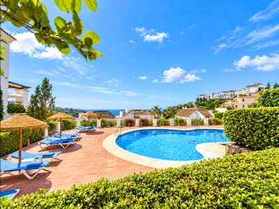 Furnished two-bedroom garden apartment for sale at Los Olivos in Los Arqueros, Benahavís