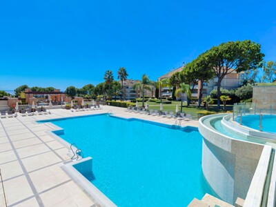 Luxury three-bedroom apartment for sale in La Trinidad on Marbella's Golden Mile.