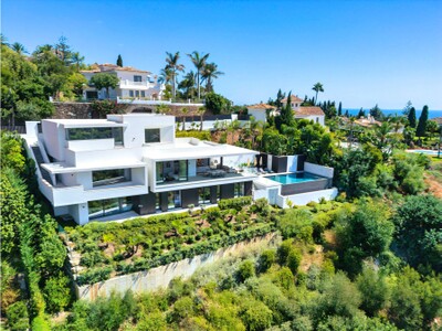 Luxury family 4 bedroom villa for sale with open views at El Rosario, Marbella