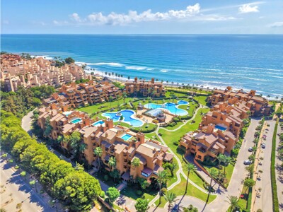 Luxury 3-bedroom apartment, beachfront in Los Granados del Mar, Estepona