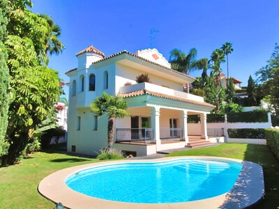 4-bedroom family villa, front line to Guadalmina Golf in Marbella