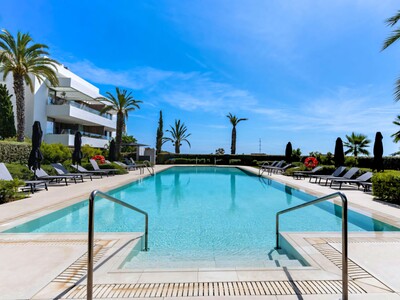 2-bedroom, garden apartment for sale in Unico near Los Arqueros in Benahavís.