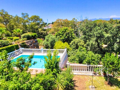 Character 4-bedroom family villa walking distance to the beach at Elviria, East Marbella