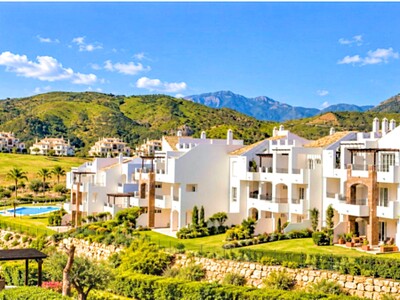 Luxury and spacious 2-bedroom apartment for sale at Los Robles, Los Arqueros, Benahavís