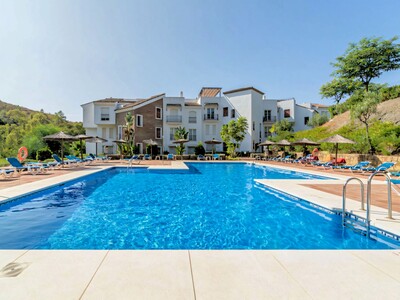 3-bedroom apartment with open views for sale in Los Eucaliptos at Los Arqueros, Benahavís